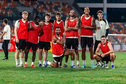 فيرتز يستغل رحيل دياز.. أرقام قمصان لاعبي ليفربول النهائية للموسم الجديد (صور)